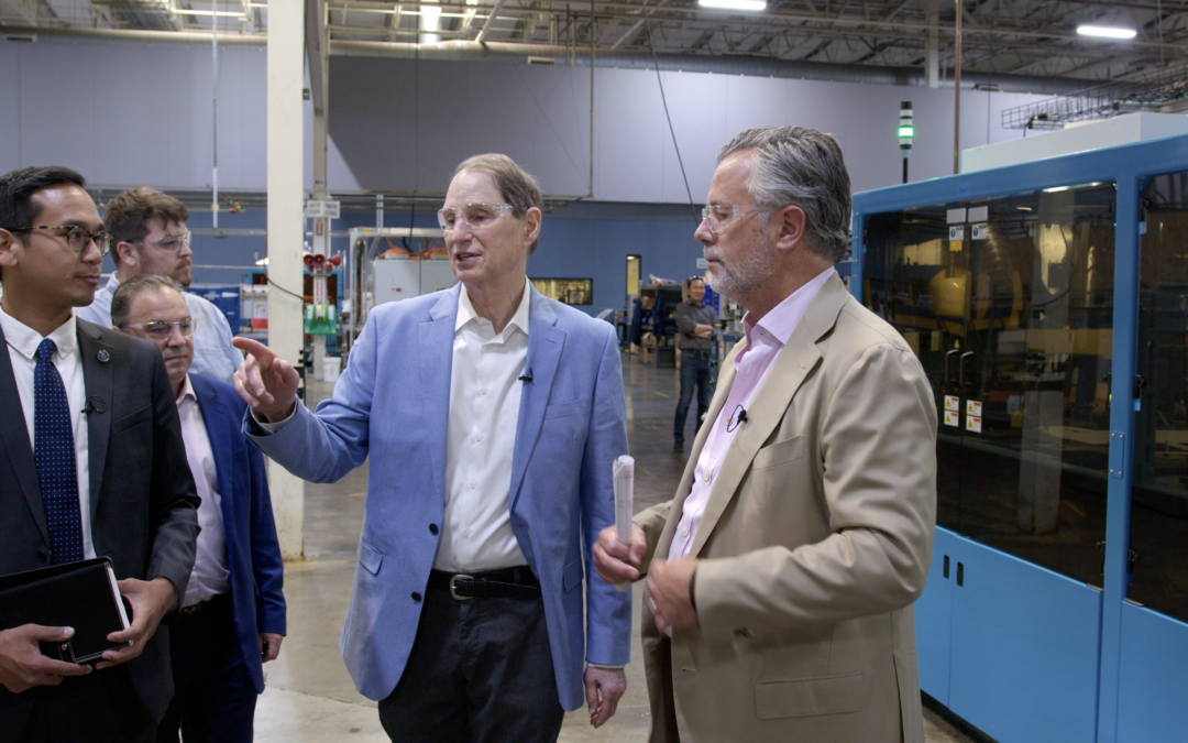 Senator ron wyden and senior officials join ess to celebrate a year of achievement in american clean tech manufacturing