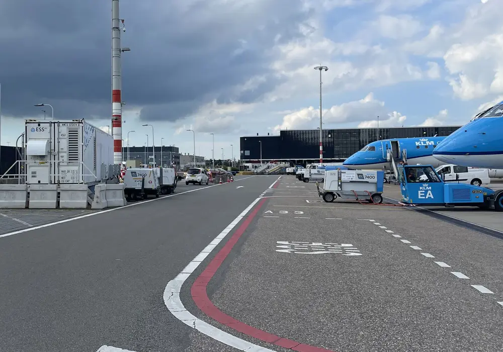 Schiphol airport charging with iron flow batteries img