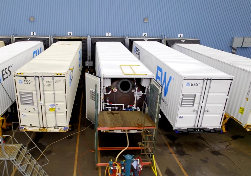 Schiphol airport charging with iron flow batteries img